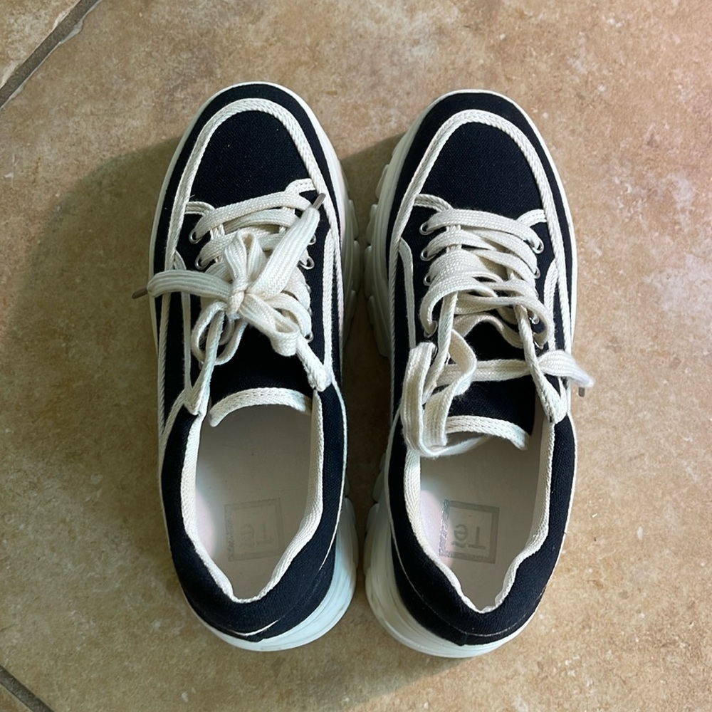 Korean style platform sneakers